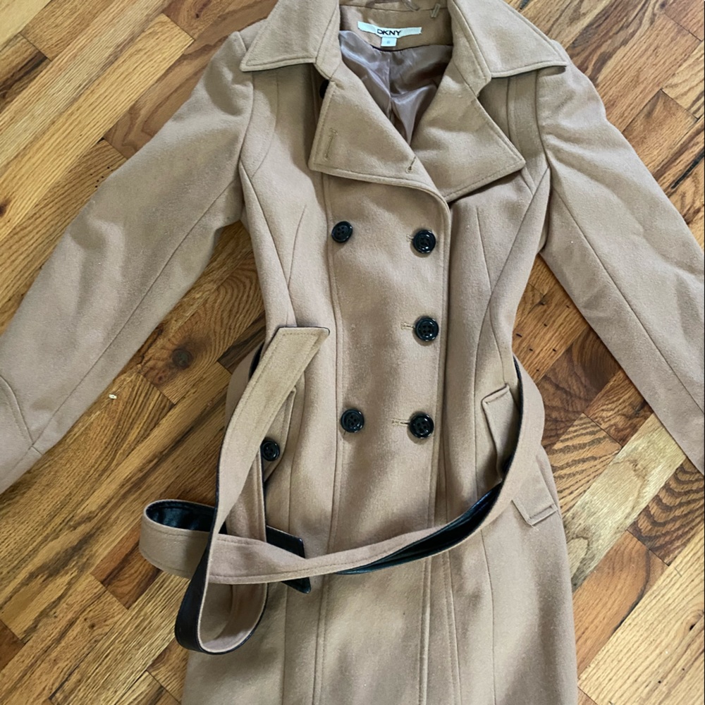 DKNy size 6 trench coat with belt